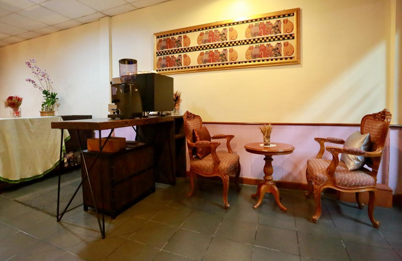 Travel Lodge Surawong (Adults Only) Bangkok Exterior foto