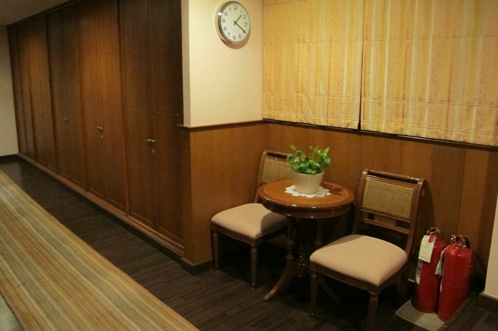 Travel Lodge Surawong (Adults Only) Bangkok Exterior foto