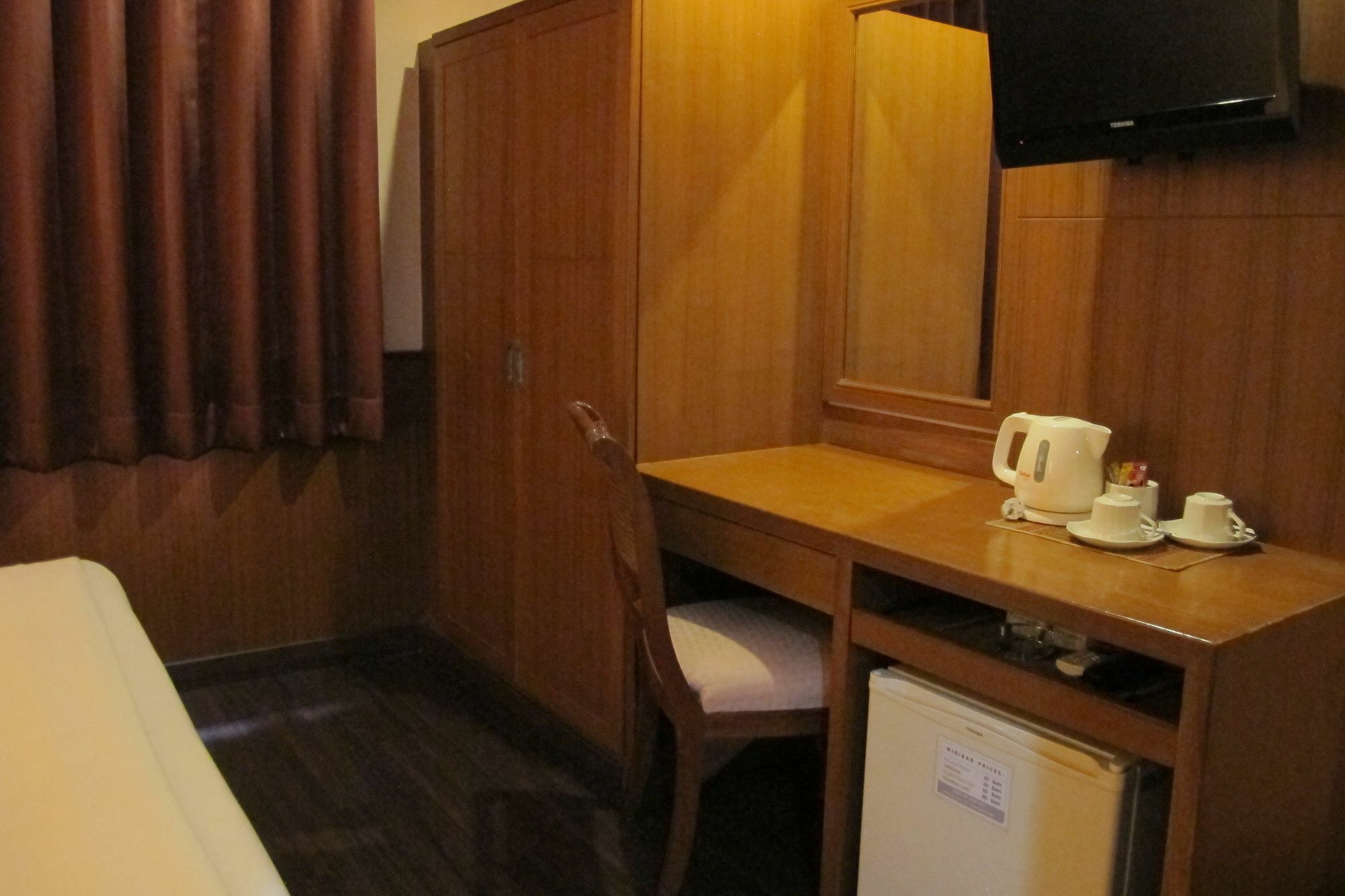 Travel Lodge Surawong (Adults Only) Bangkok Exterior foto