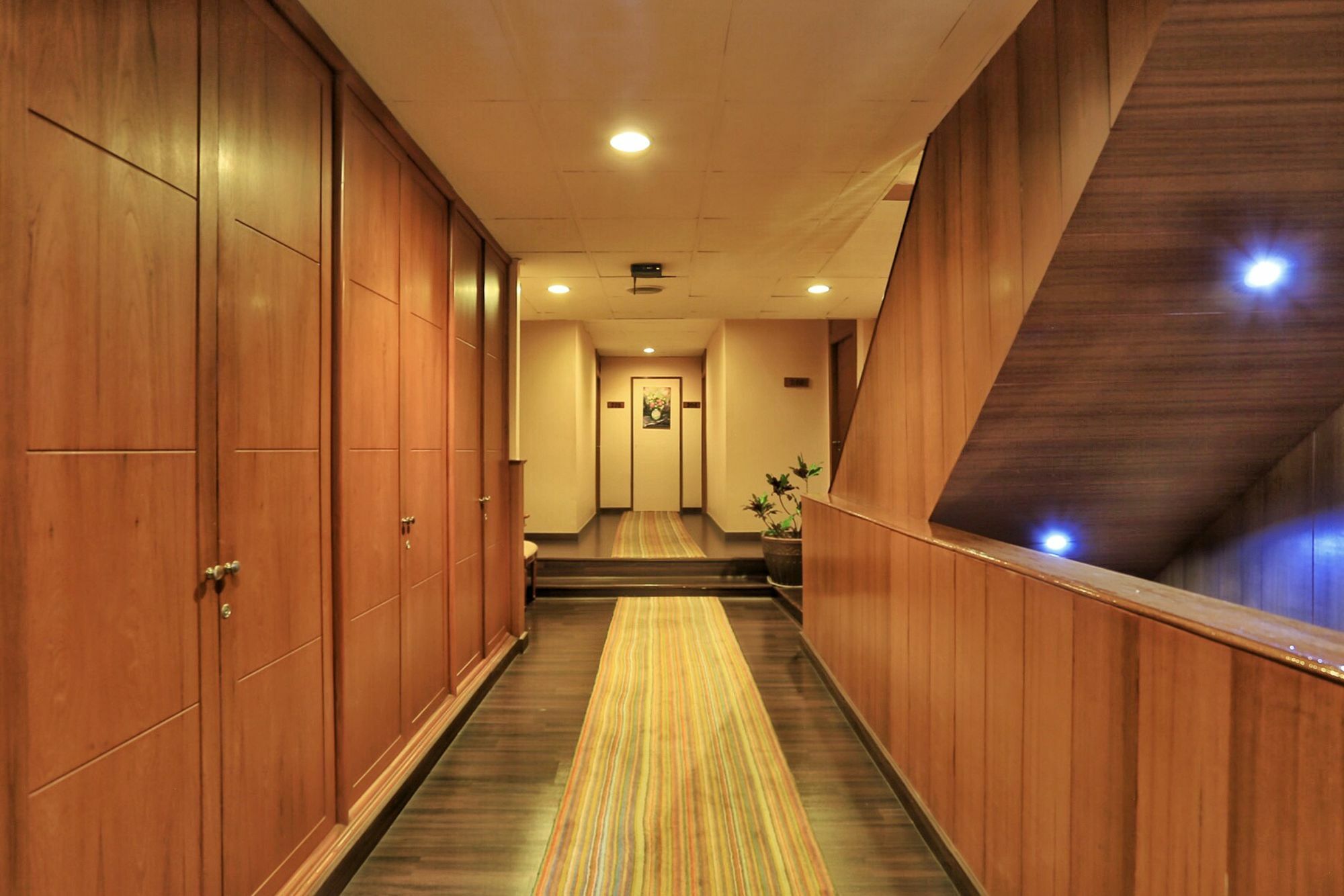 Travel Lodge Surawong (Adults Only) Bangkok Exterior foto